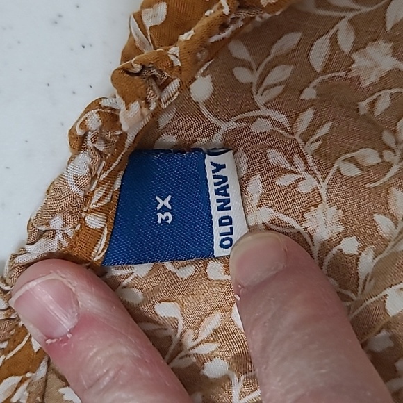 Old Navy Mustard Tan & White Floral with Vines Blouse size 3X - Picture 3 of 8